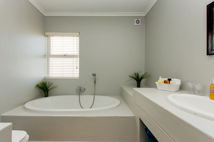9 Bedroom Property for Sale in Shelley Point Western Cape